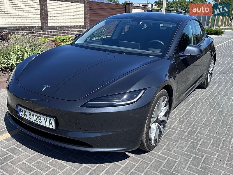 Седан Tesla Model 3 2025 в Кропивницькому
