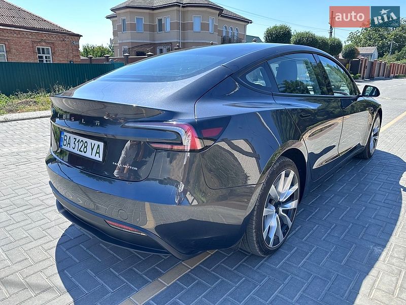 Седан Tesla Model 3 2025 в Кропивницькому