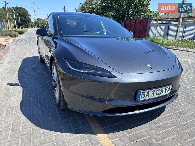 Седан Tesla Model 3 2025 в Кропивницькому