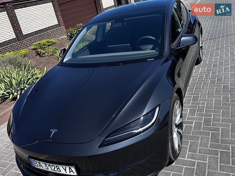 Седан Tesla Model 3 2025 в Кропивницькому