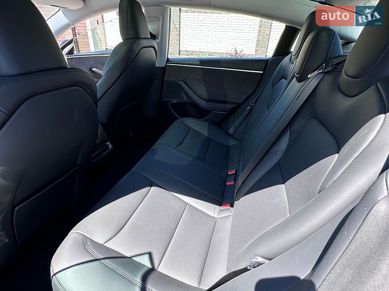 Седан Tesla Model 3 2025 в Кропивницькому