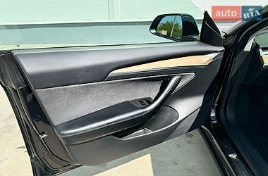 Седан Tesla Model 3 2022 в Олександрії