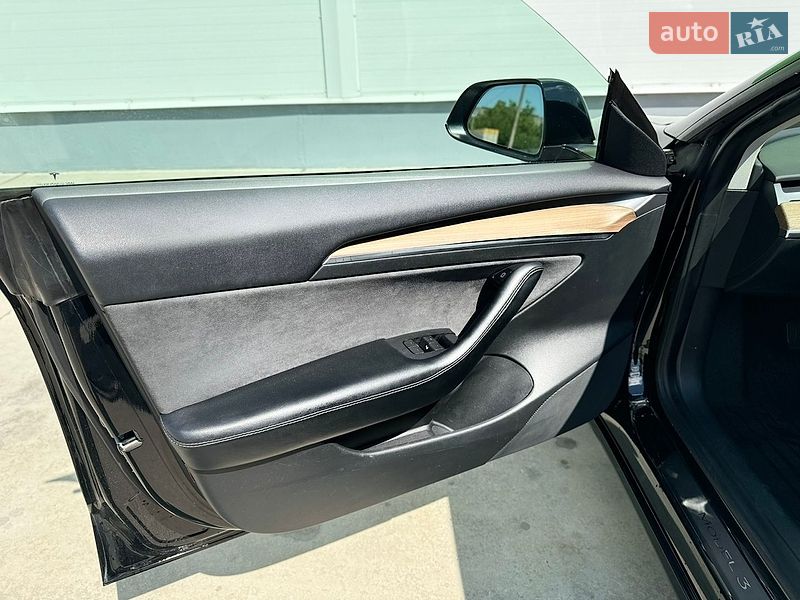 Седан Tesla Model 3 2022 в Олександрії