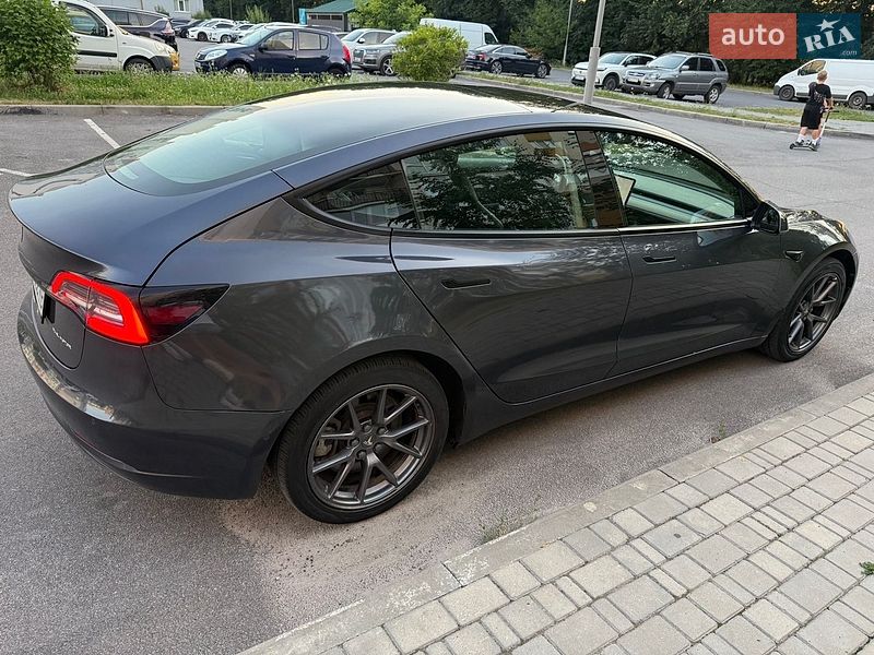 Седан Tesla Model 3 2021 в Виннице