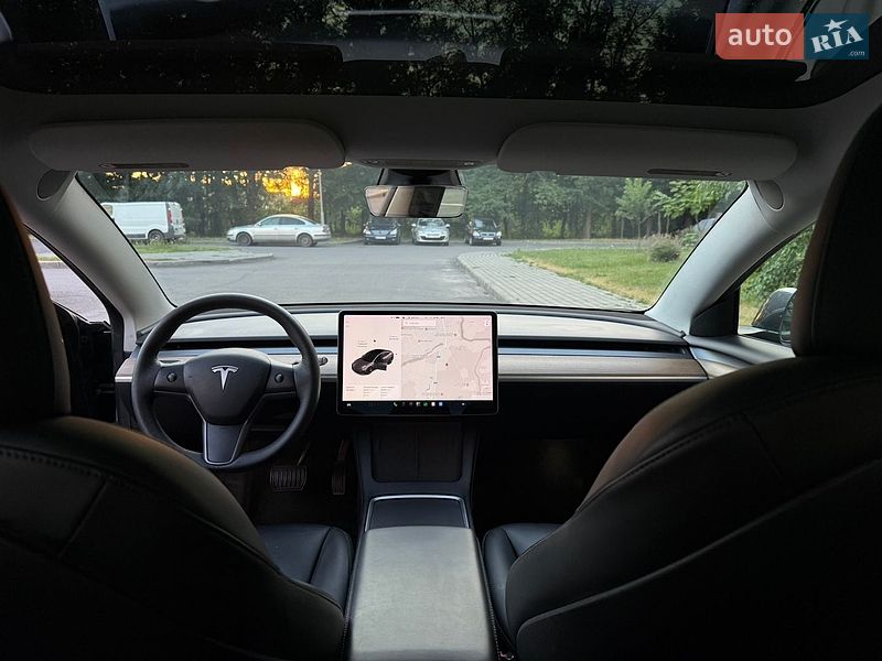 Седан Tesla Model 3 2021 в Виннице
