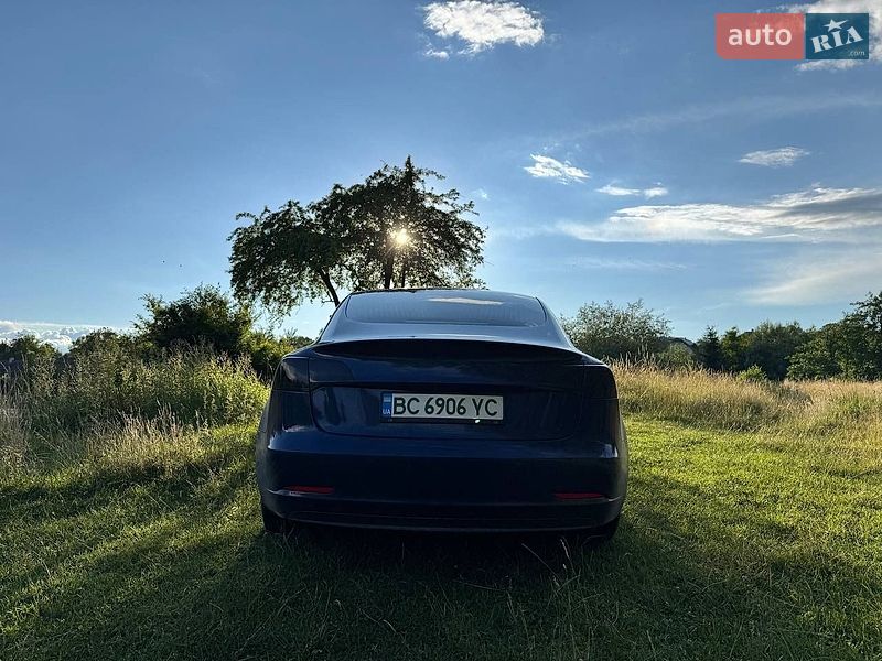 Седан Tesla Model 3 2018 в Львове