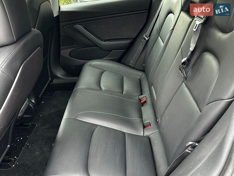 Седан Tesla Model 3 2018 в Львове