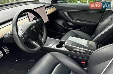 Седан Tesla Model 3 2018 в Львове
