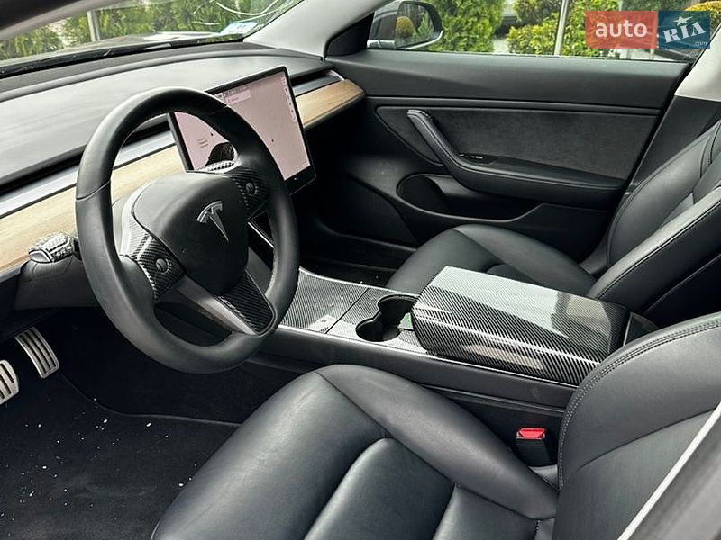 Седан Tesla Model 3 2018 в Львове