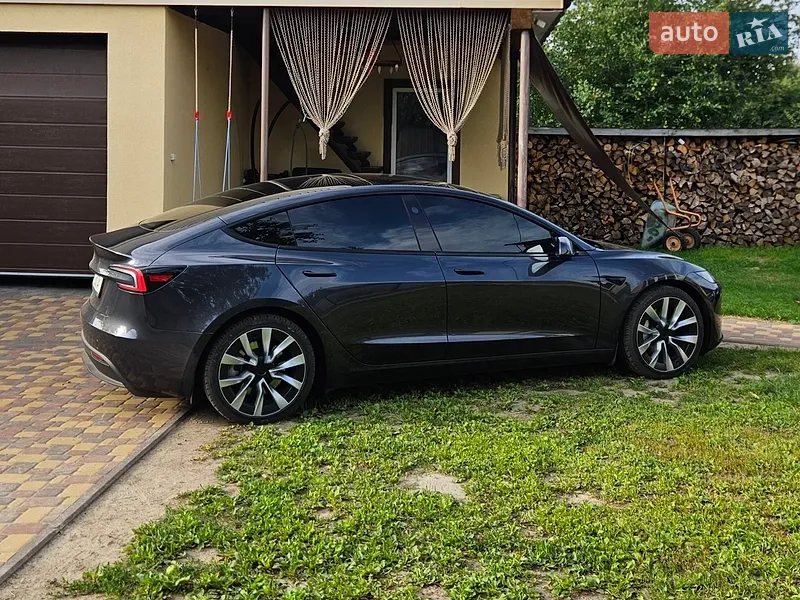 Tesla Model 3 2024