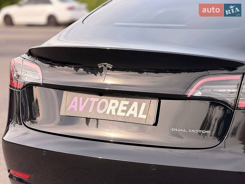 Седан Tesla Model 3 2022 в Кривому Розі