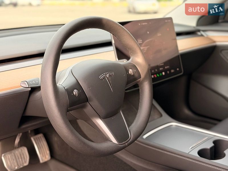 Седан Tesla Model 3 2022 в Кривому Розі