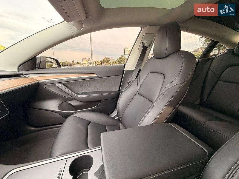 Седан Tesla Model 3 2022 в Кривому Розі