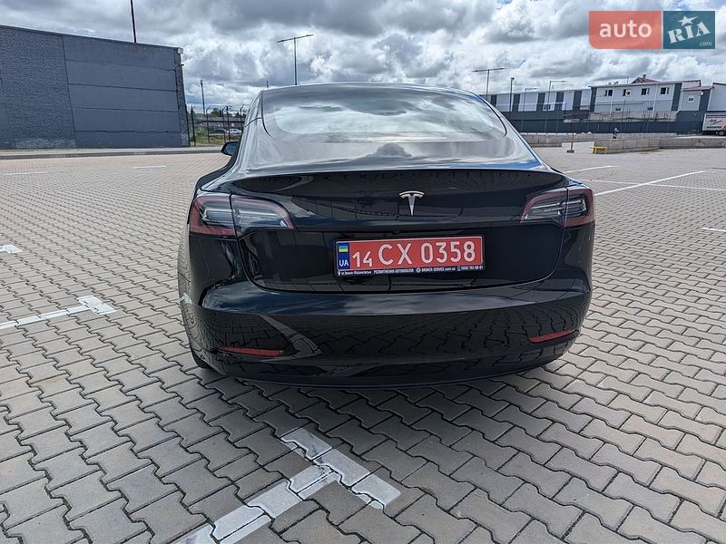 Седан Tesla Model 3 2022 в Івано-Франківську