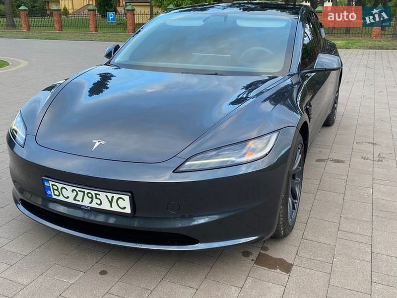 Седан Tesla Model 3 2024 в Новояворовске