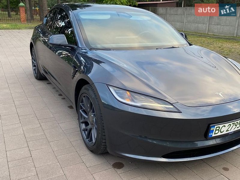 Седан Tesla Model 3 2024 в Новояворівську