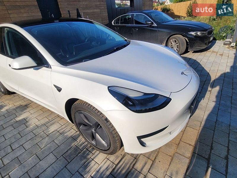 Седан Tesla Model 3 2019 в Львове