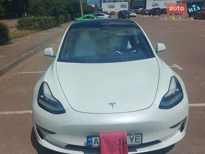 Седан Tesla Model 3 2020 в Житомирі