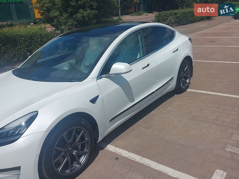 Седан Tesla Model 3 2020 в Житомирі
