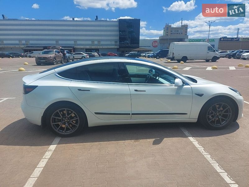 Седан Tesla Model 3 2020 в Житомирі