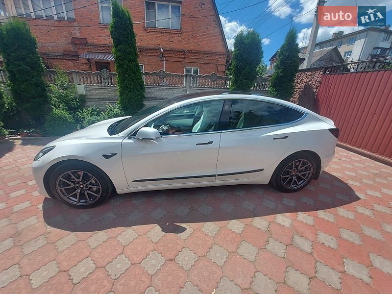 Седан Tesla Model 3 2020 в Житомирі