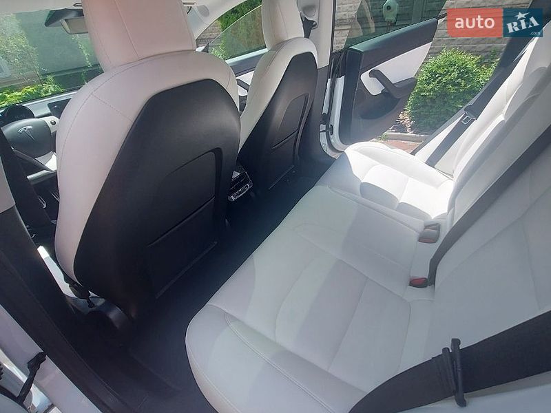 Седан Tesla Model 3 2020 в Житомирі