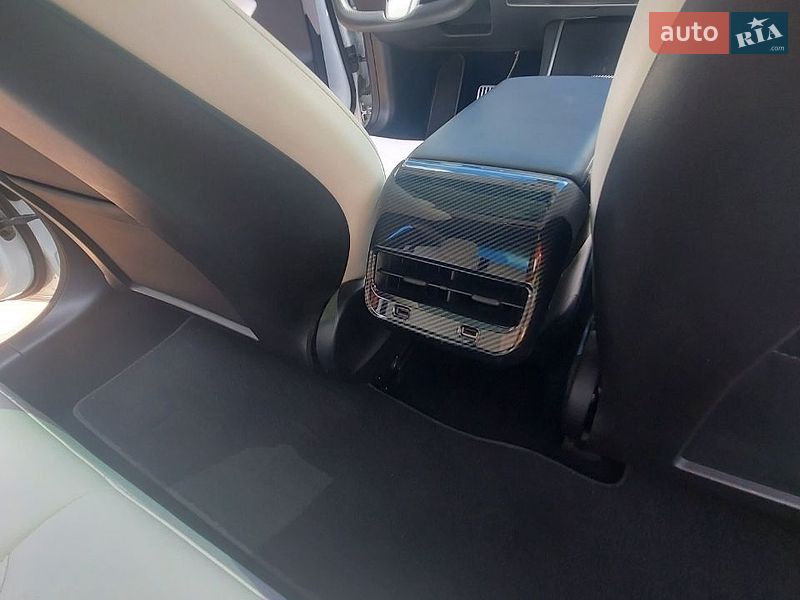 Седан Tesla Model 3 2020 в Житомирі