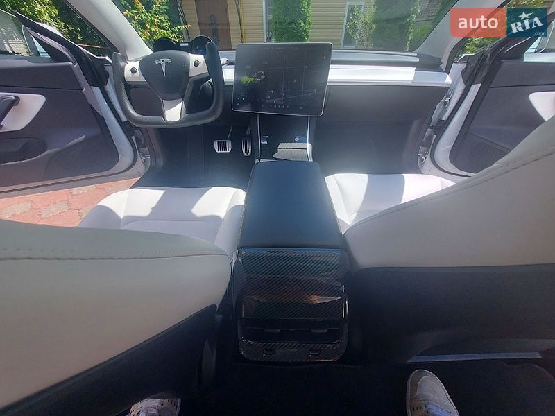 Седан Tesla Model 3 2020 в Житомирі