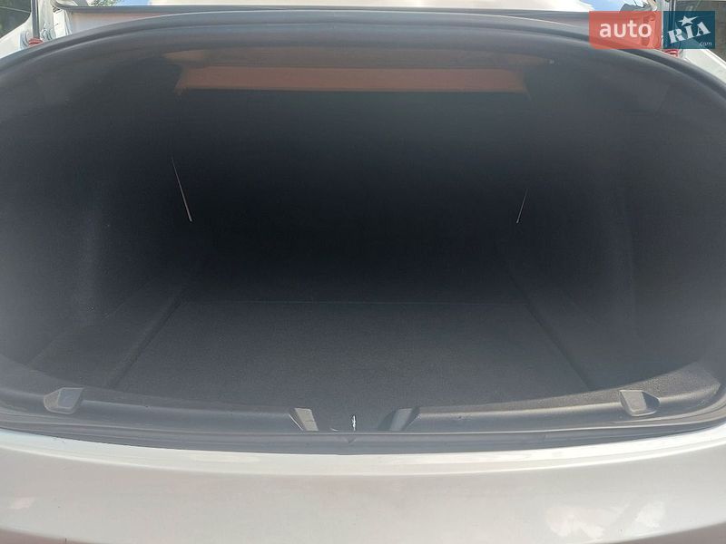 Седан Tesla Model 3 2020 в Житомирі
