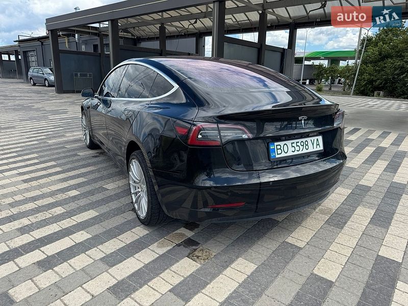 Седан Tesla Model 3 2018 в Львові