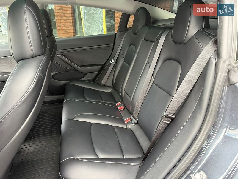 Седан Tesla Model 3 2021 в Коломые