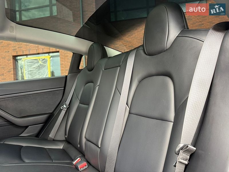 Седан Tesla Model 3 2021 в Коломые