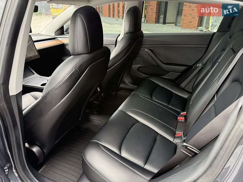 Седан Tesla Model 3 2021 в Коломые