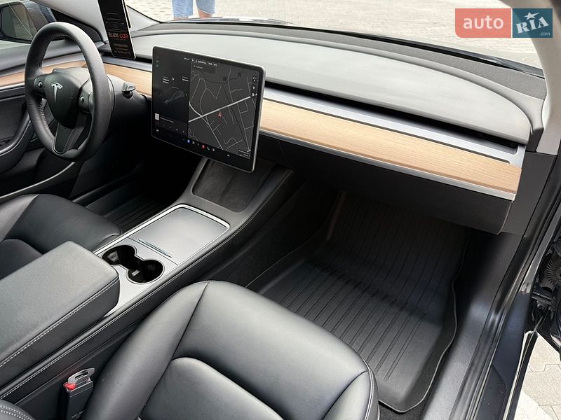 Седан Tesla Model 3 2021 в Коломые