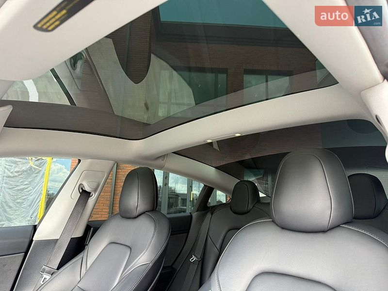 Седан Tesla Model 3 2021 в Коломые