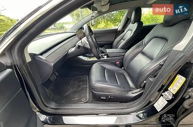 Седан Tesla Model 3 2019 в Нетешине