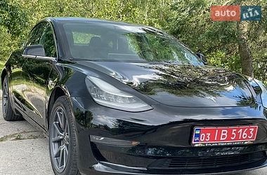 Седан Tesla Model 3 2019 в Нетешине