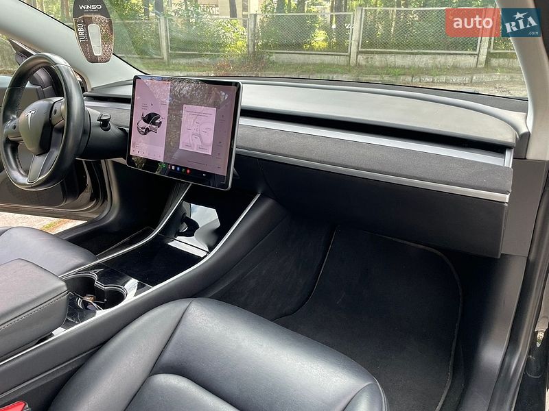 Седан Tesla Model 3 2019 в Нетешине