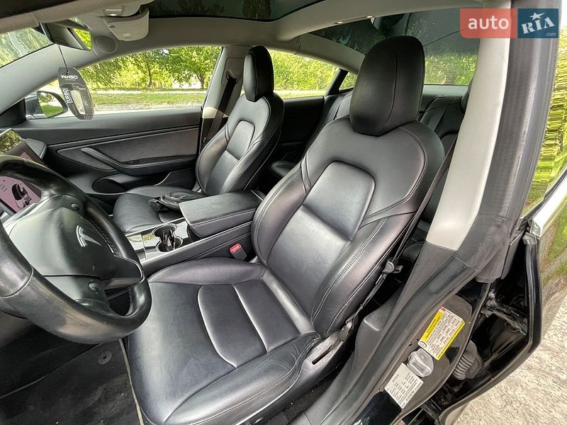 Седан Tesla Model 3 2019 в Нетешине