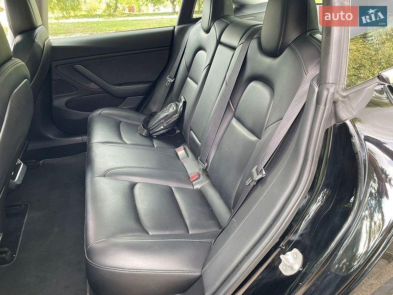 Седан Tesla Model 3 2019 в Нетешине