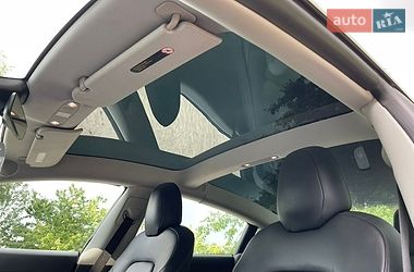 Седан Tesla Model 3 2019 в Нетешине