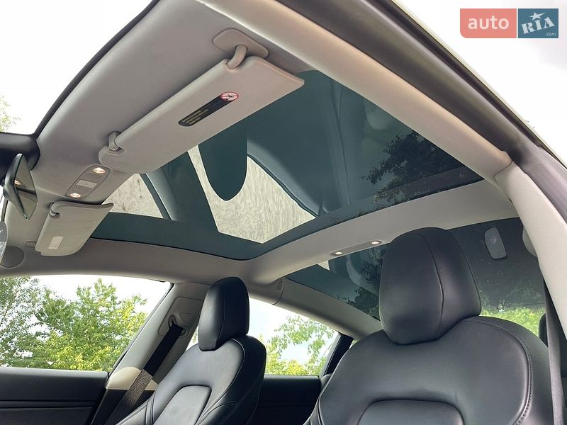 Седан Tesla Model 3 2019 в Нетешине