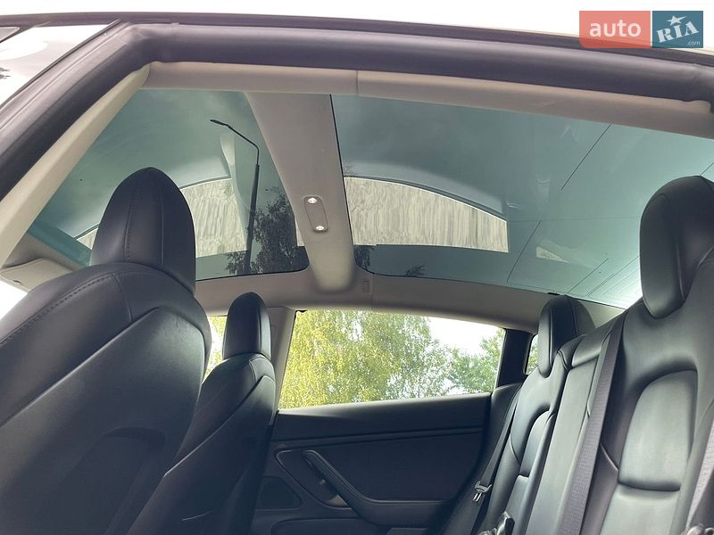 Седан Tesla Model 3 2019 в Нетешине