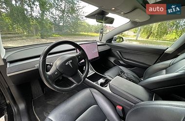 Седан Tesla Model 3 2019 в Нетешине