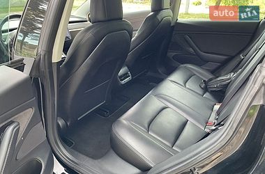 Седан Tesla Model 3 2019 в Нетешине