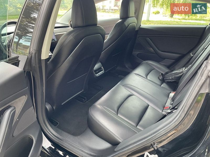 Седан Tesla Model 3 2019 в Нетешине