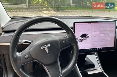 Седан Tesla Model 3 2019 в Нетешине