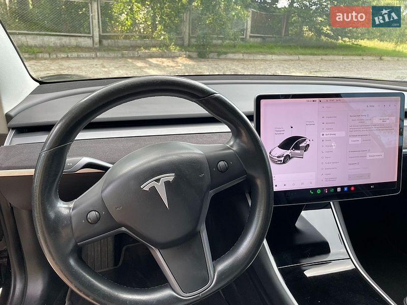 Седан Tesla Model 3 2019 в Нетешине