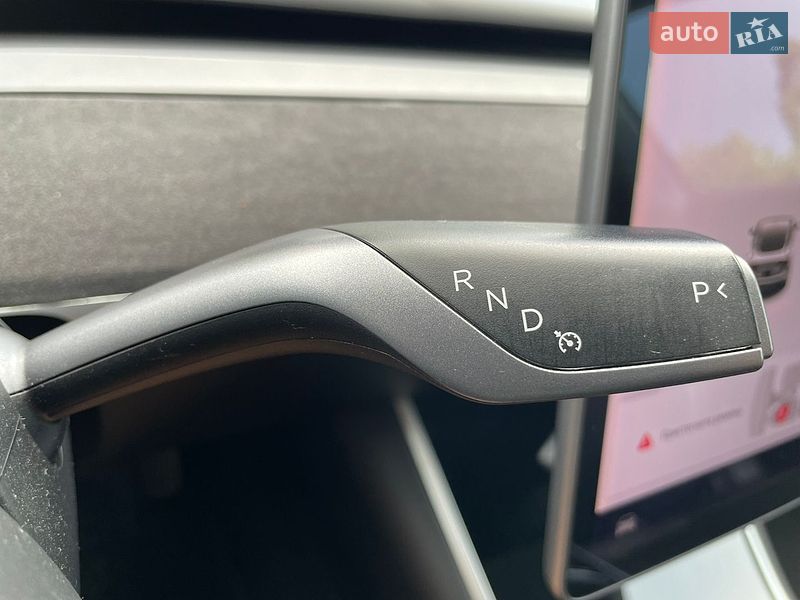 Седан Tesla Model 3 2019 в Нетешине