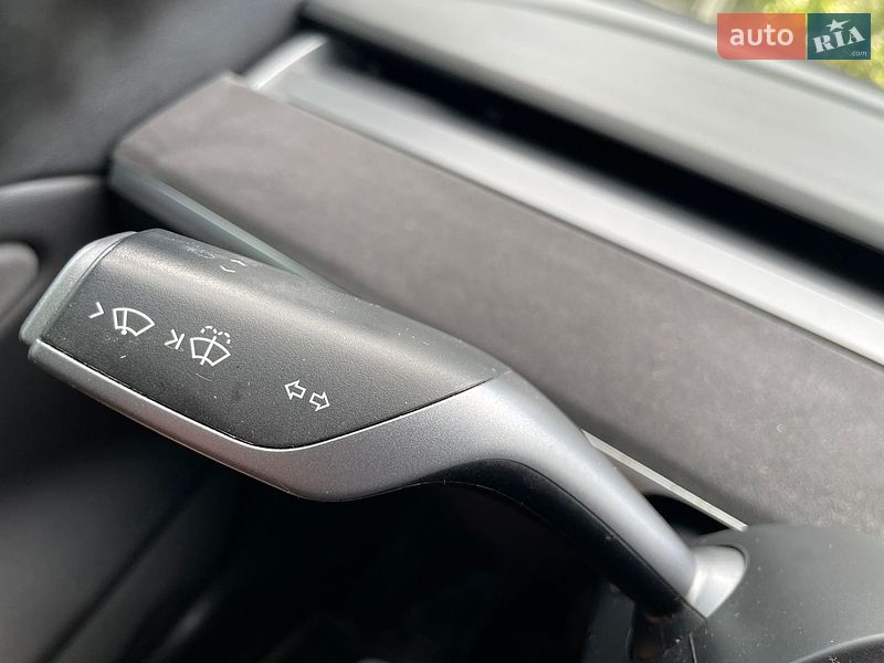 Седан Tesla Model 3 2019 в Нетешине